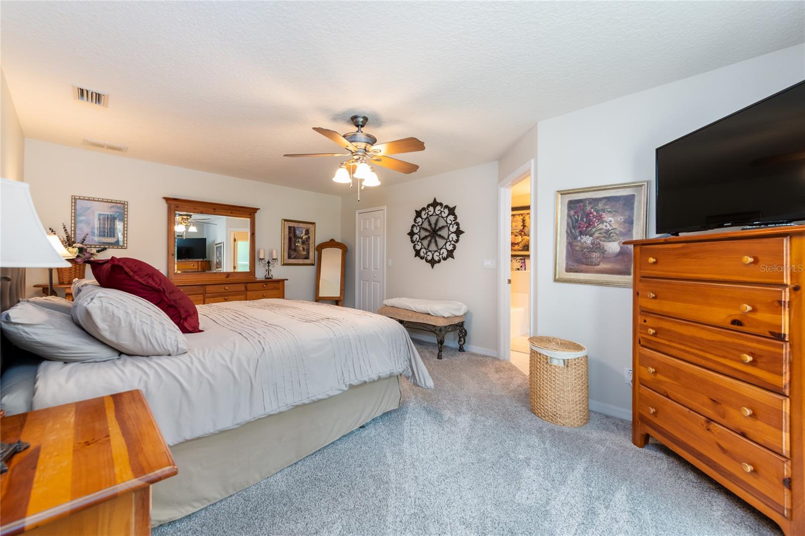 11 LAKE SUCCESS DR
