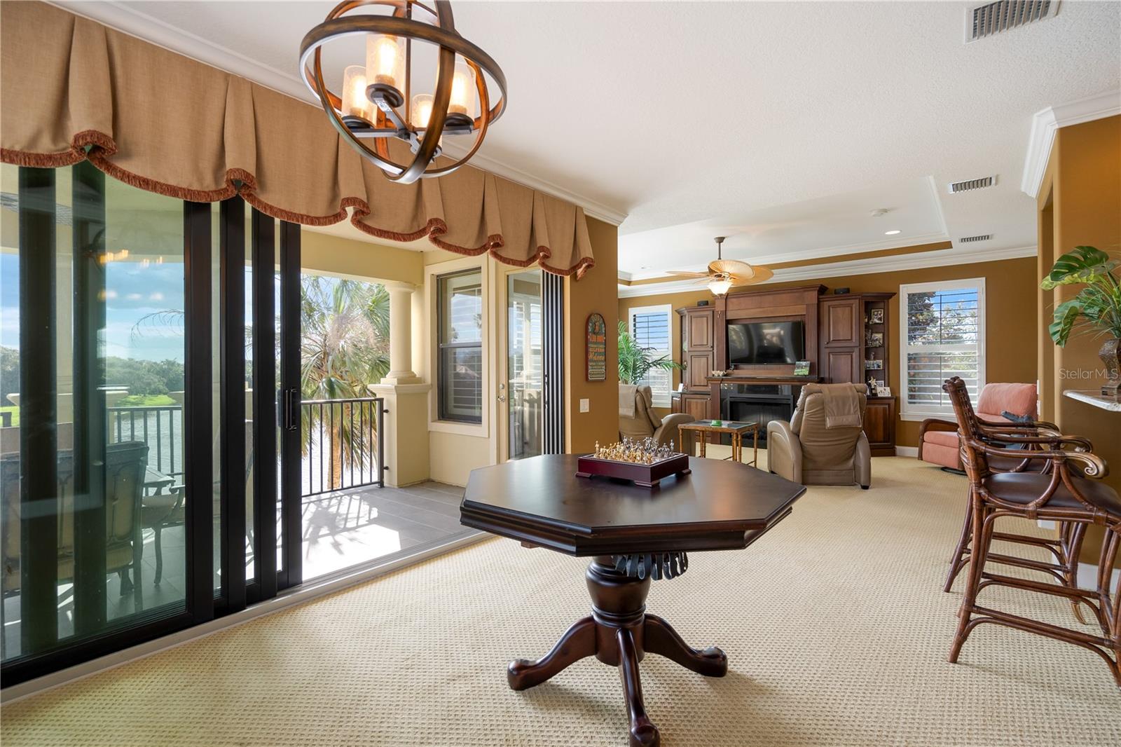 10 ANASTASIA CT