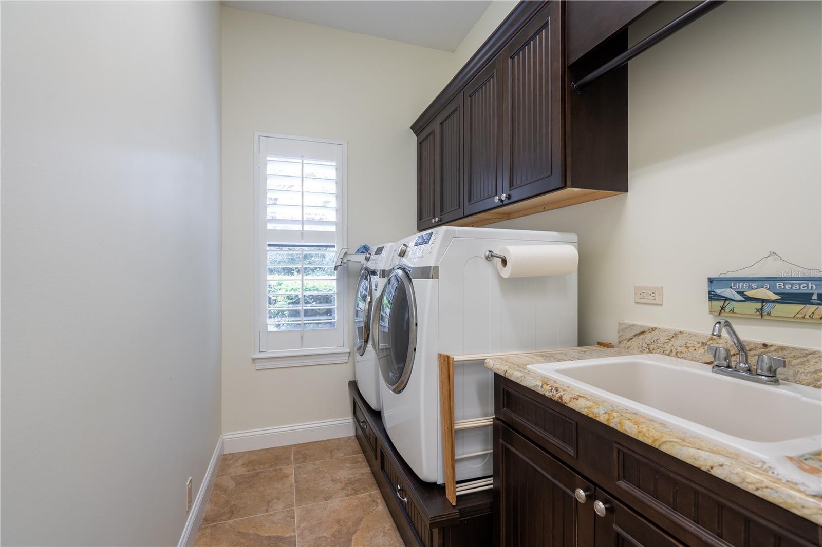 10 ANASTASIA CT