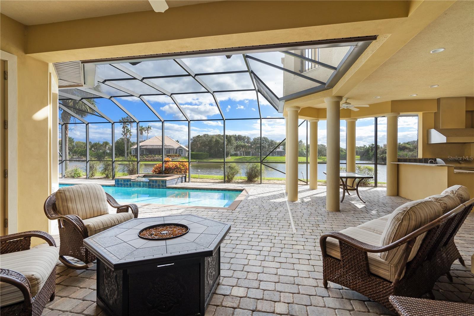 10 ANASTASIA CT