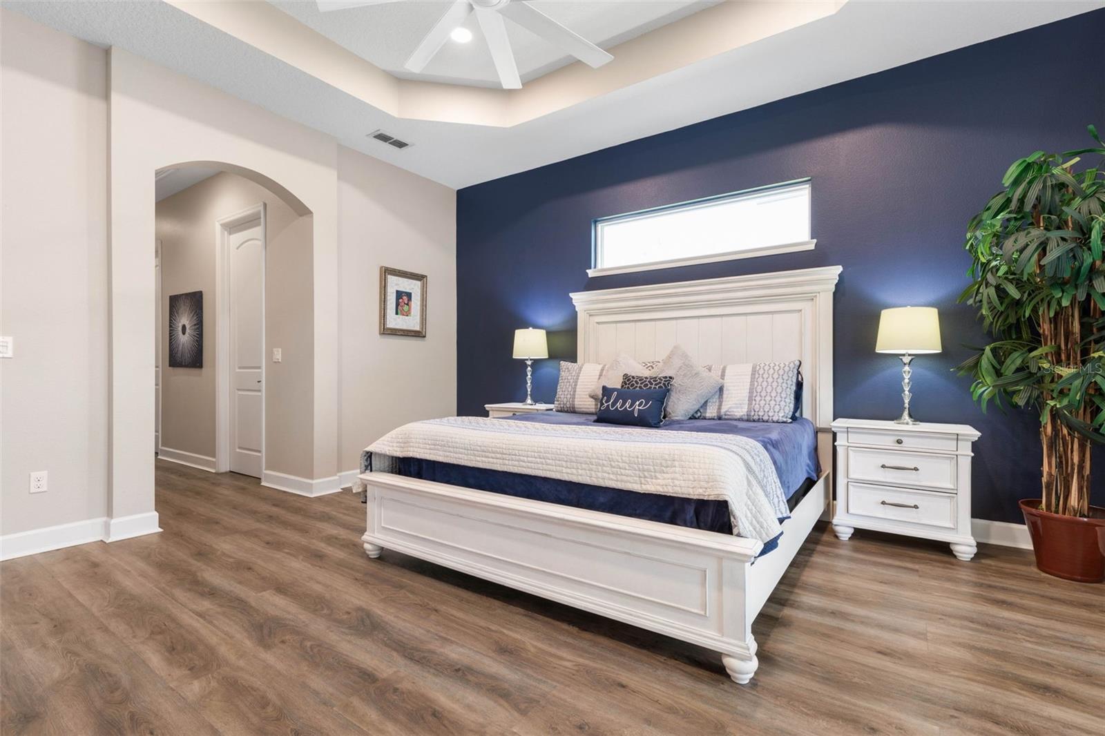 7 LAKESIDE PL E