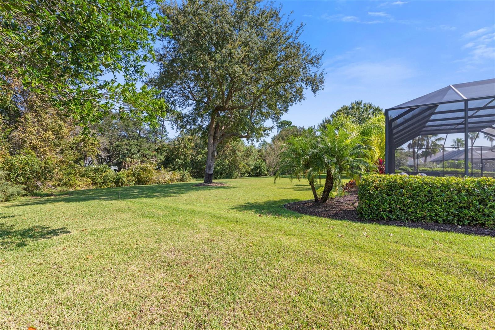 7 LAKESIDE PL E