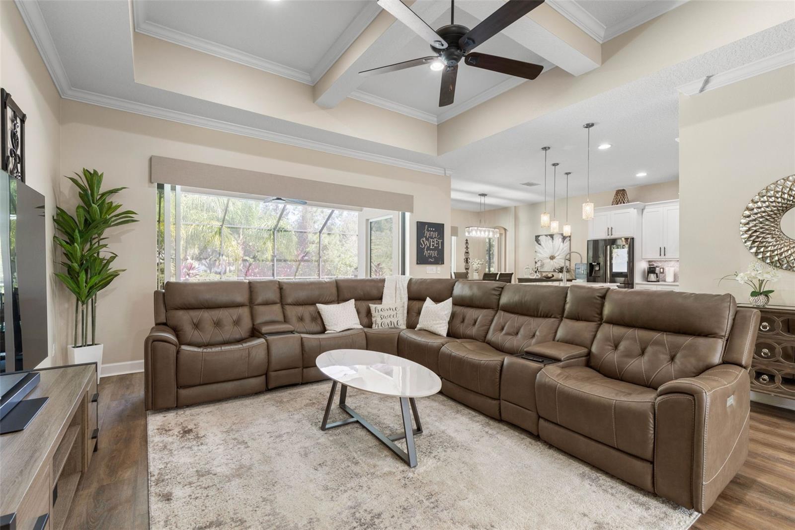 7 LAKESIDE PL E