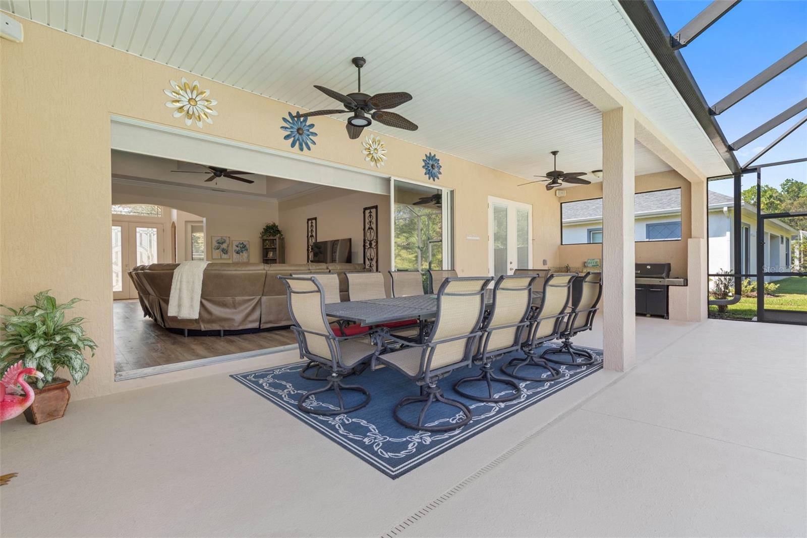 7 LAKESIDE PL E