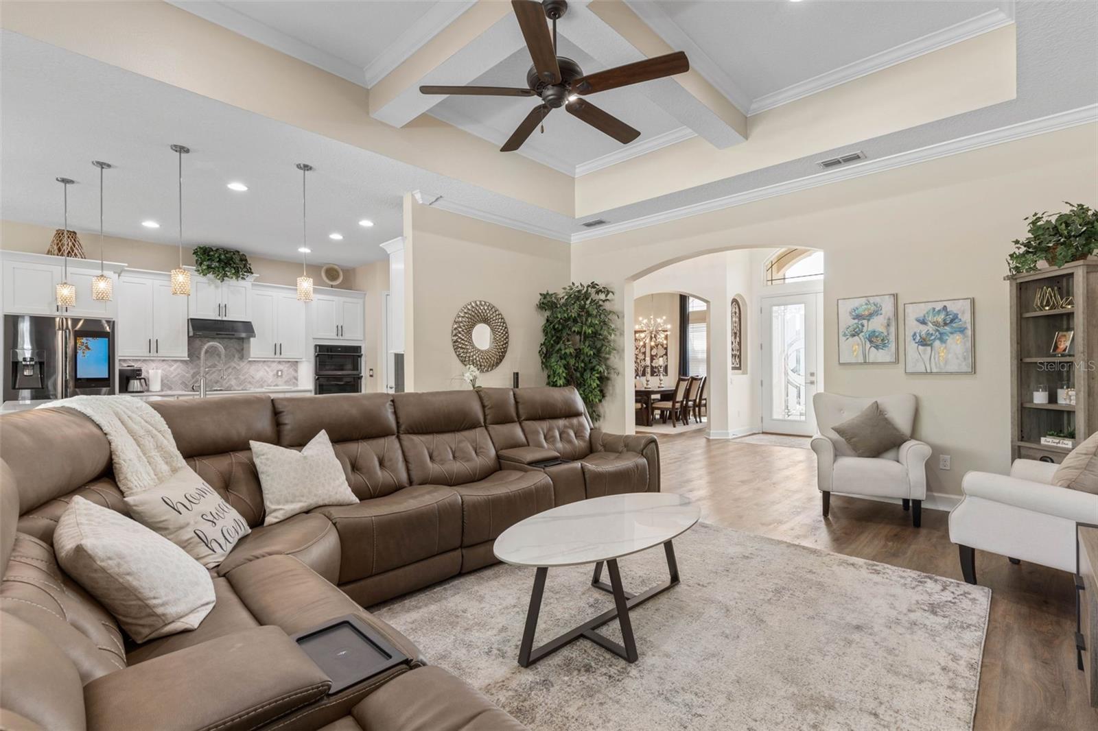 7 LAKESIDE PL E