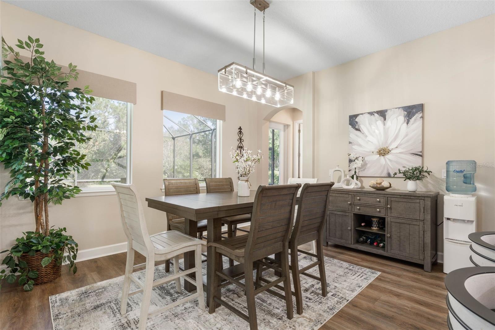 7 LAKESIDE PL E