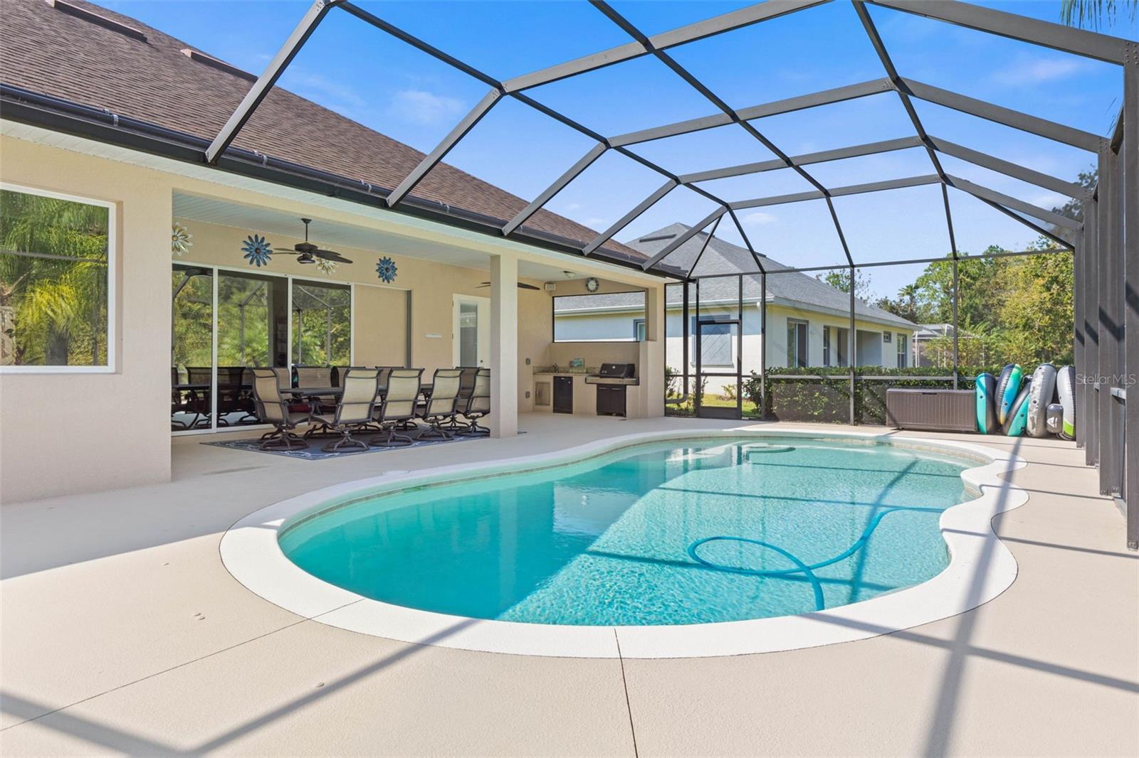 7 LAKESIDE PL E