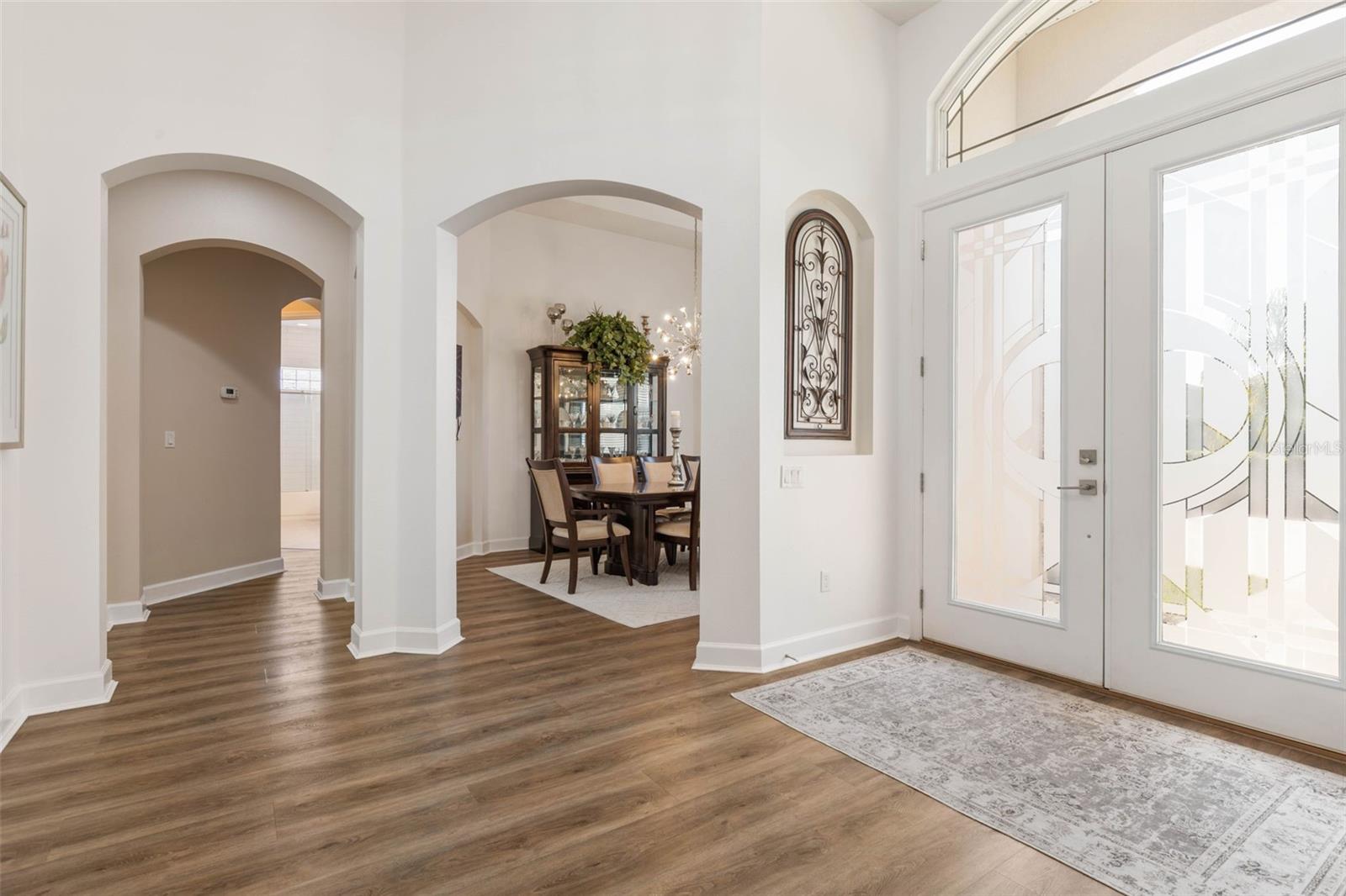 7 LAKESIDE PL E