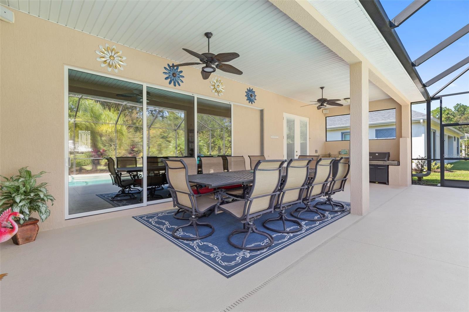 7 LAKESIDE PL E