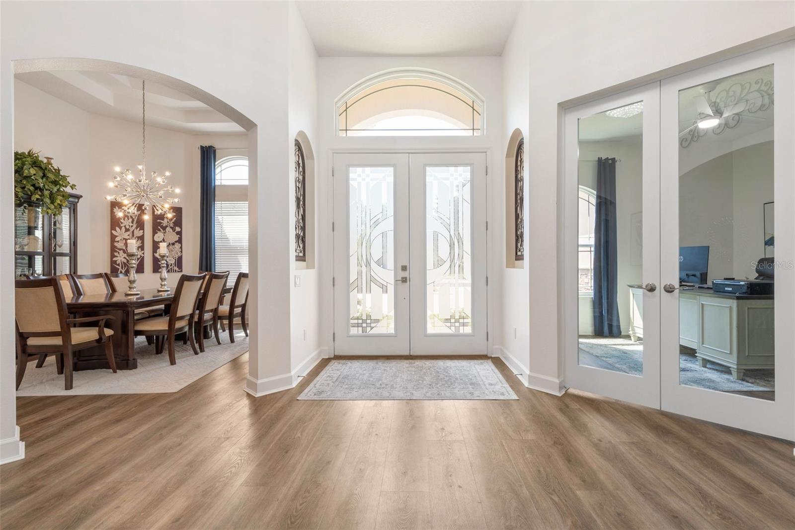 7 LAKESIDE PL E