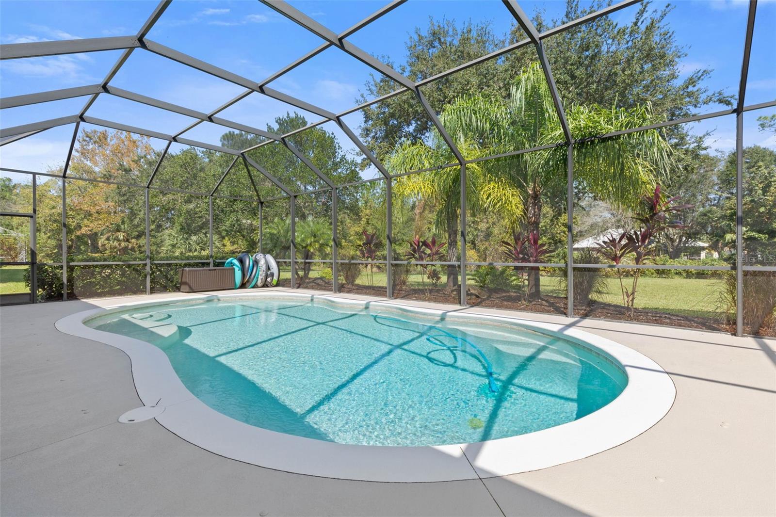 7 LAKESIDE PL E