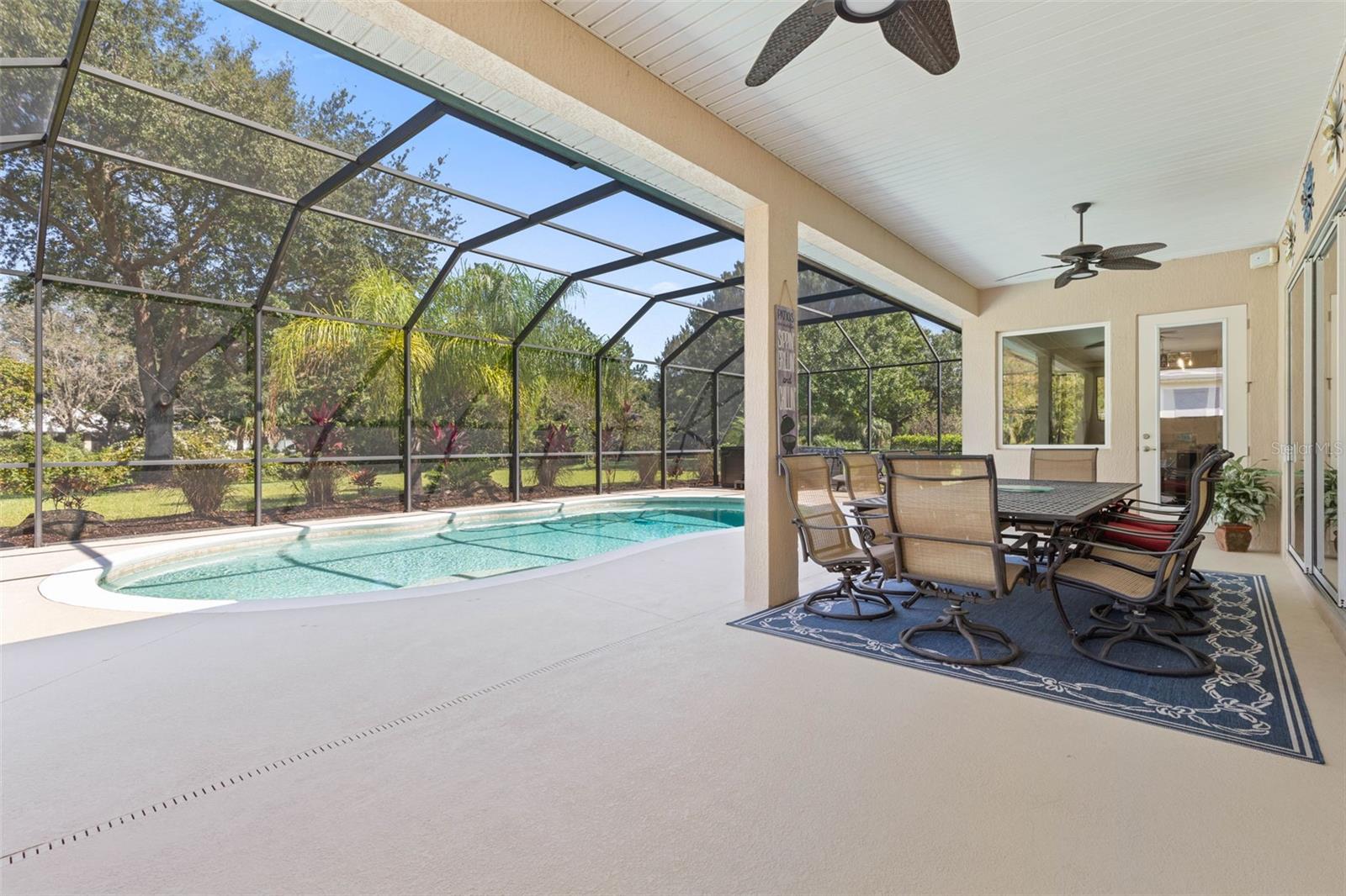 7 LAKESIDE PL E
