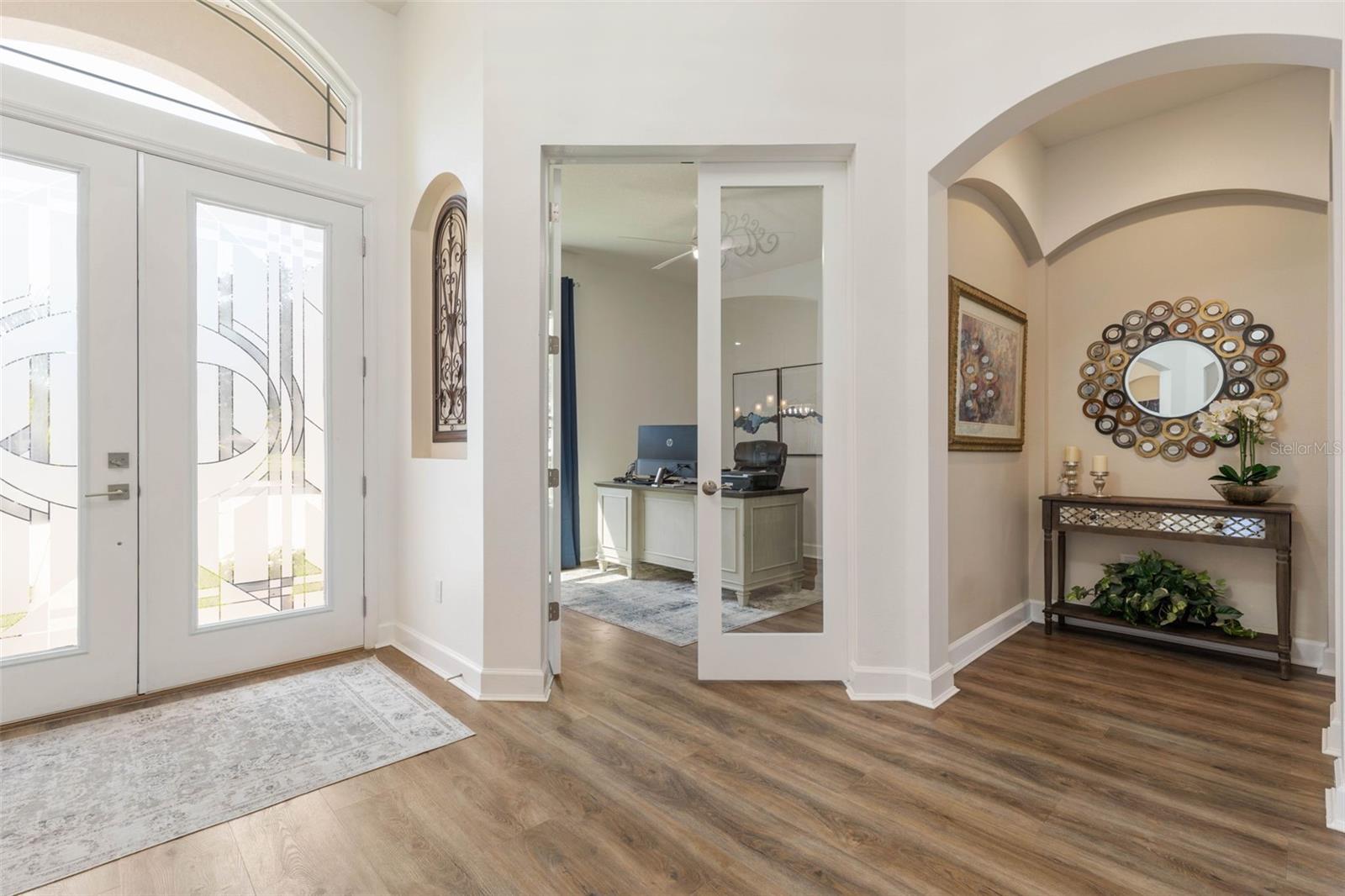 7 LAKESIDE PL E