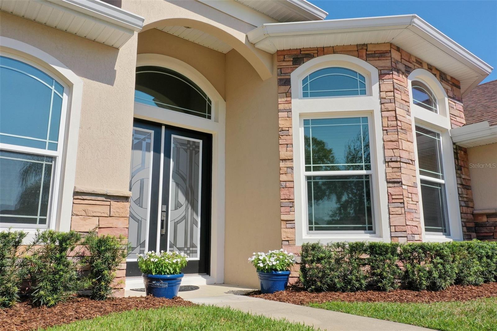 7 LAKESIDE PL E
