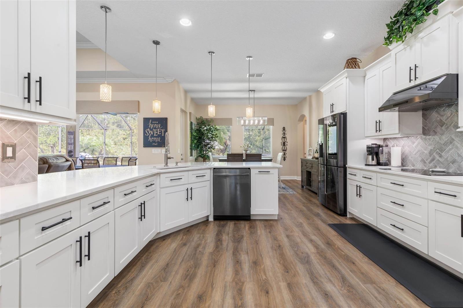 7 LAKESIDE PL E