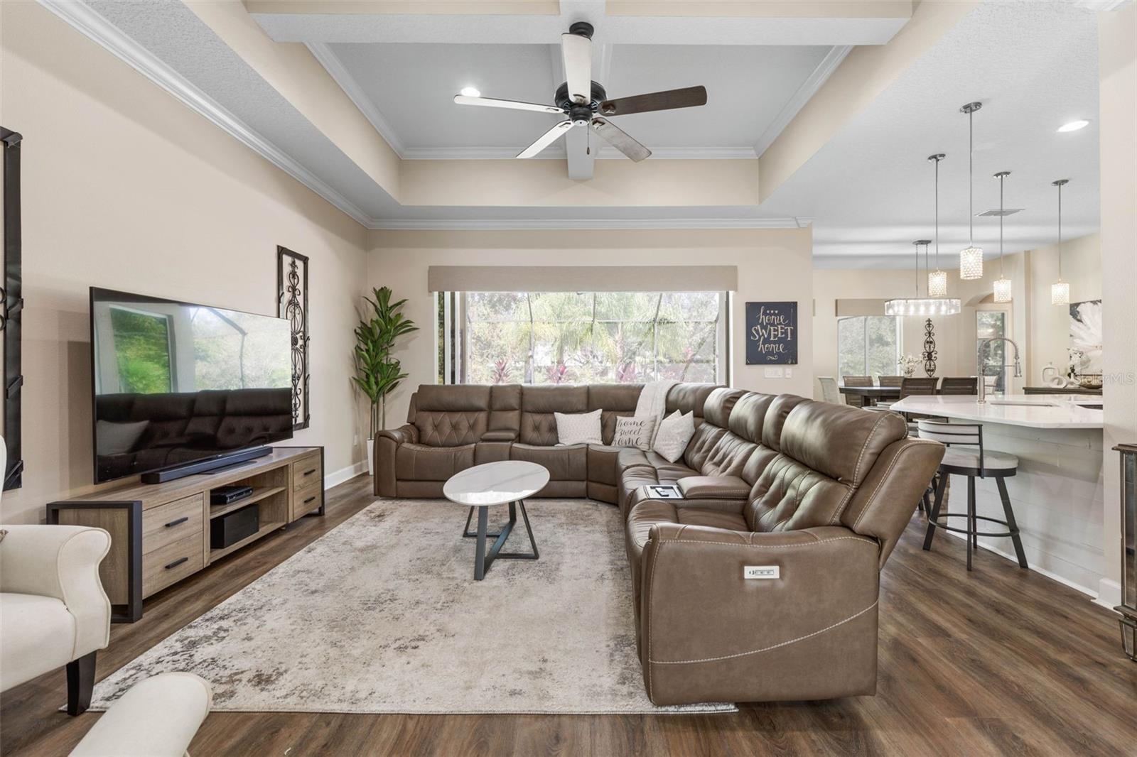 7 LAKESIDE PL E