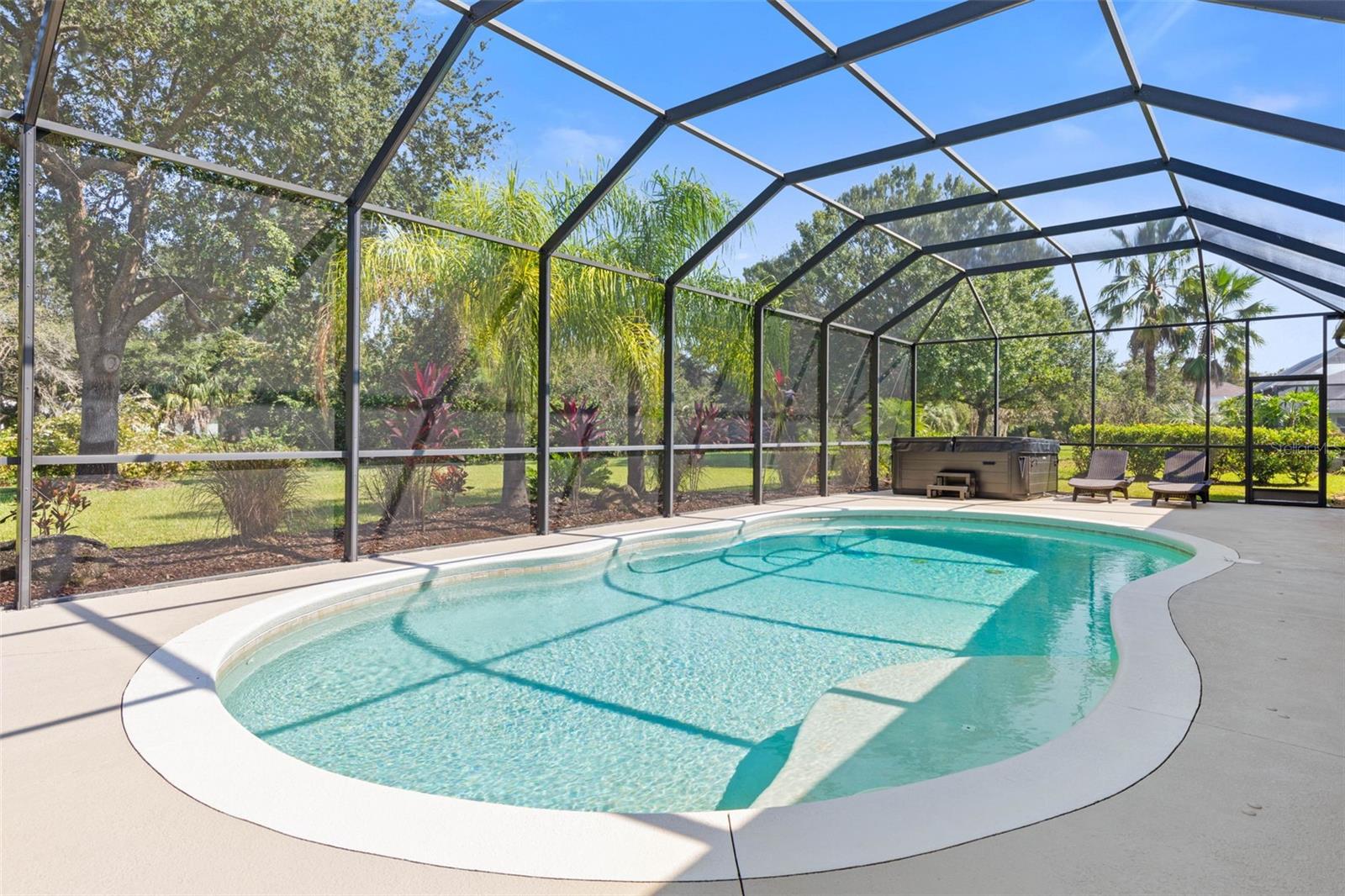 7 LAKESIDE PL E
