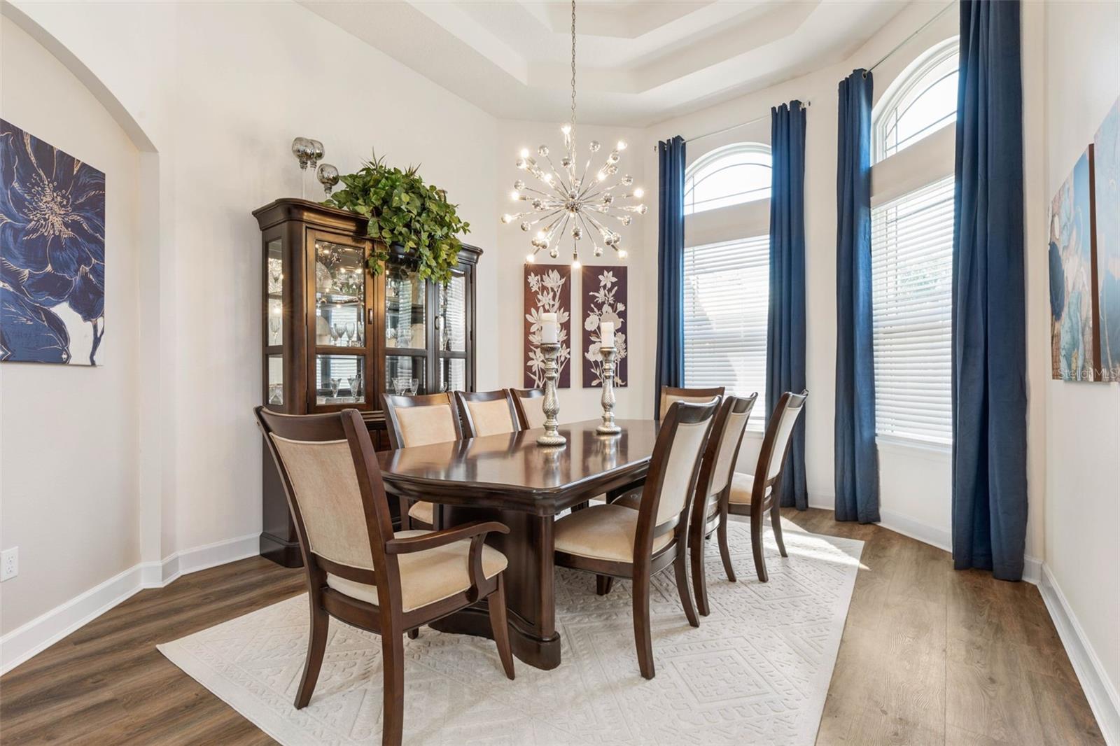 7 LAKESIDE PL E