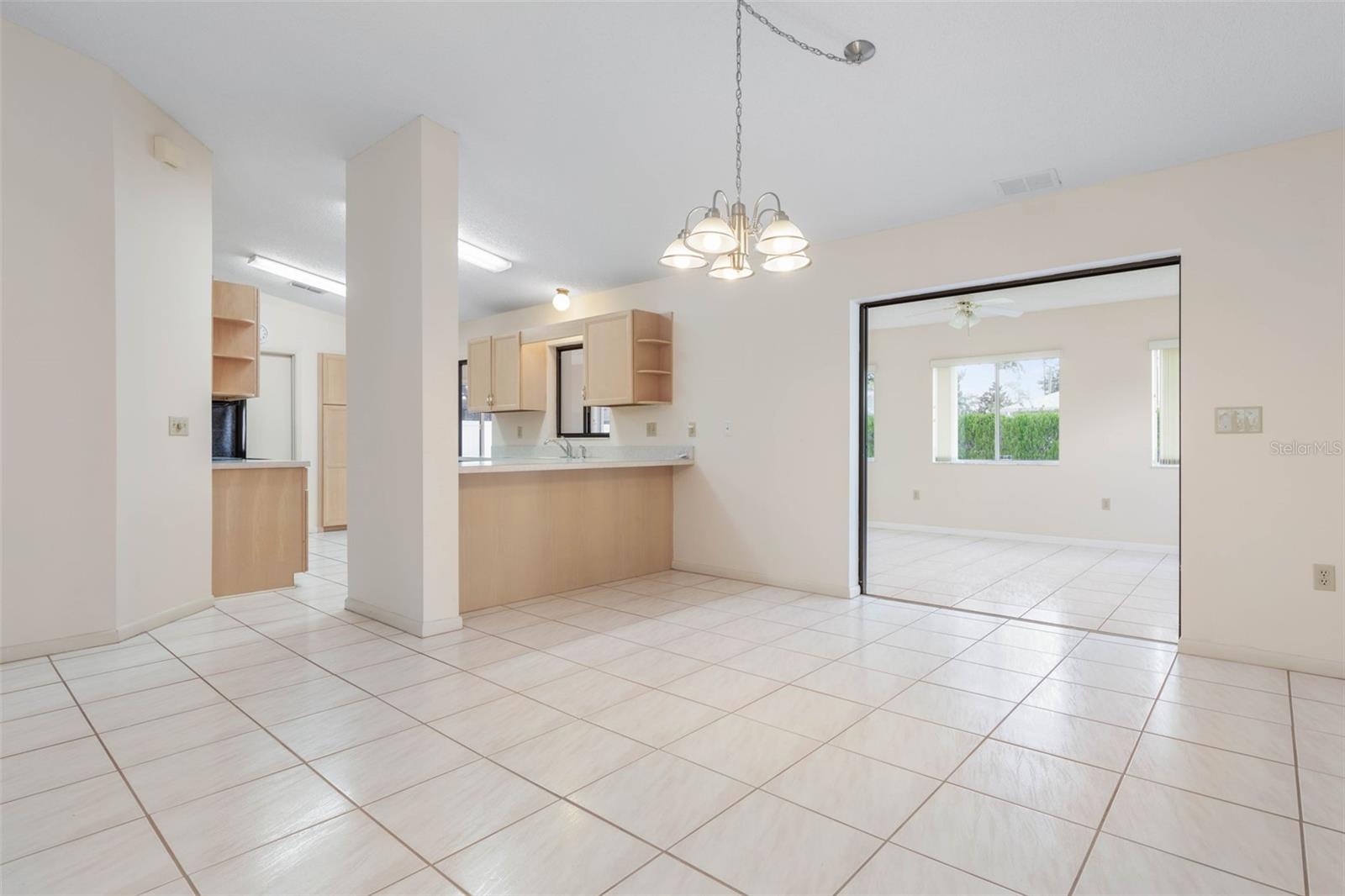 6 WELLESLEY LN