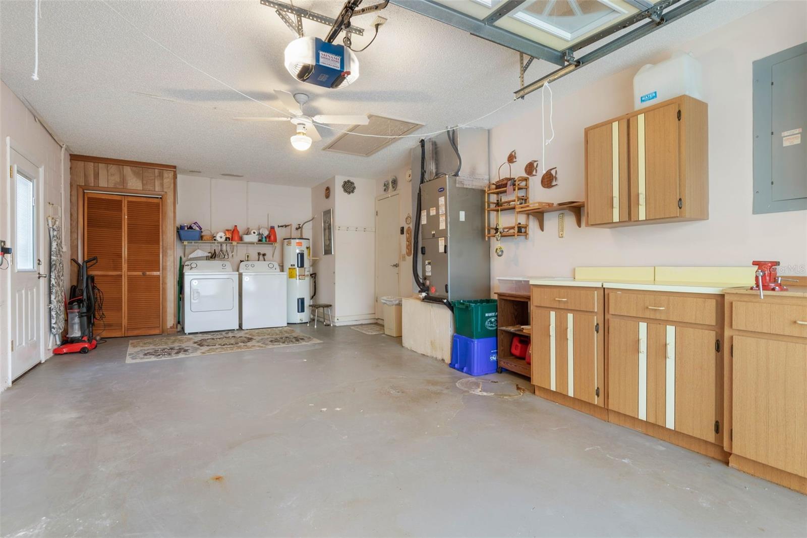 6 WELLESLEY LN