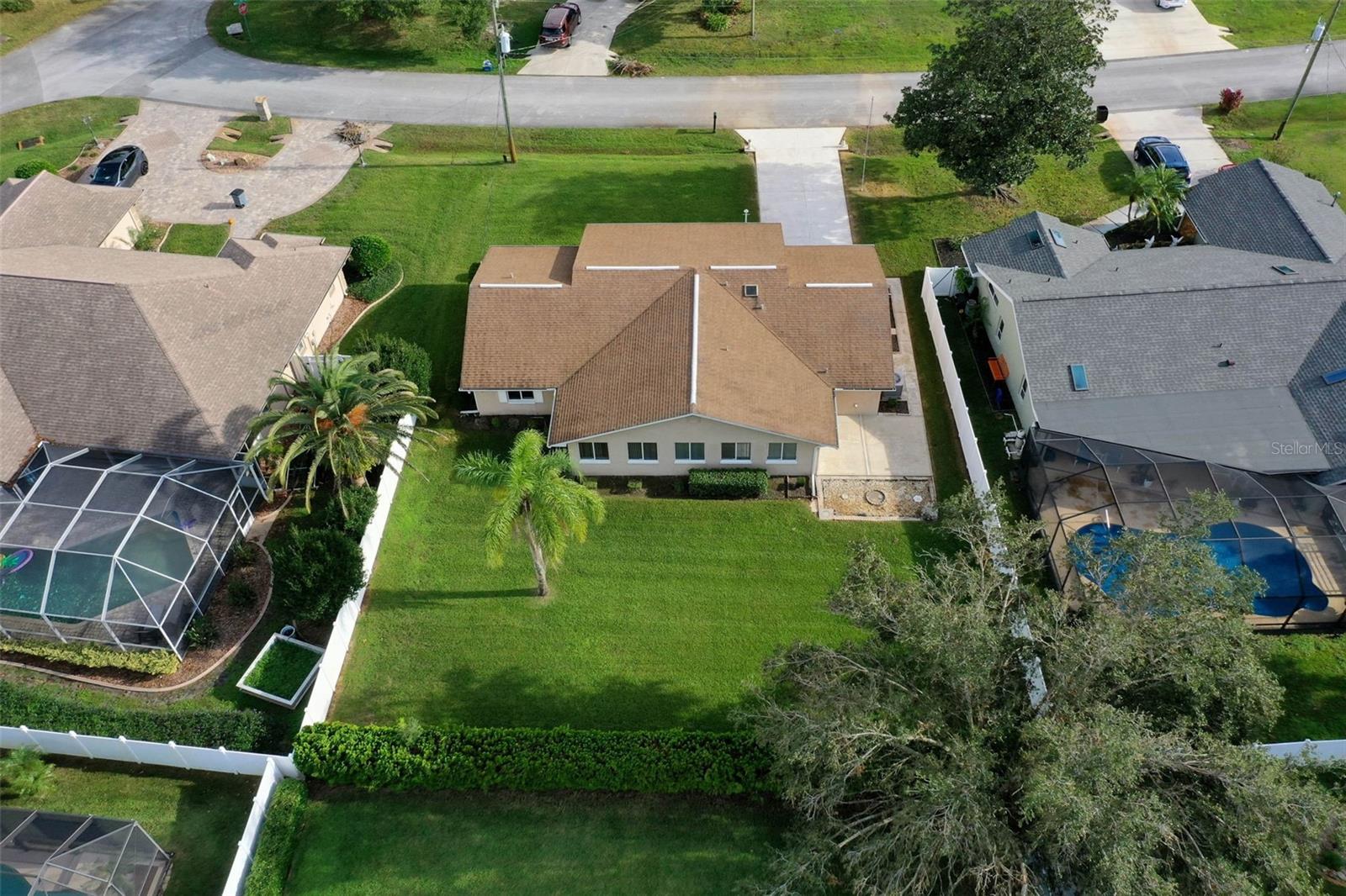 6 WELLESLEY LN