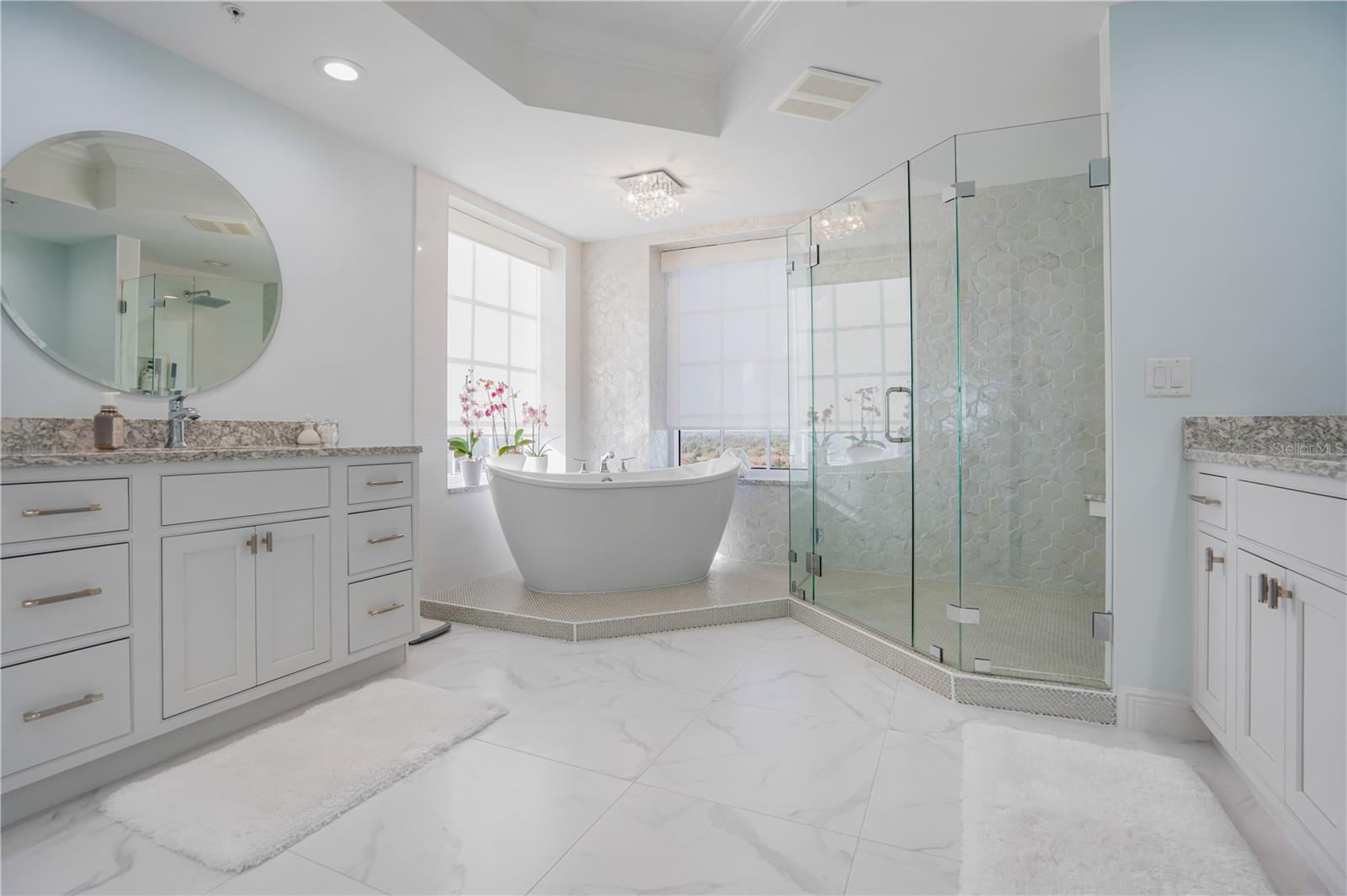 19 AVENUE DE LA MER #906