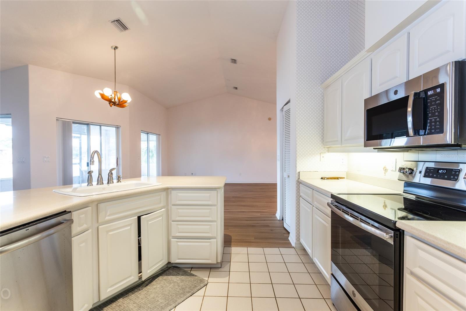 52 CORTES CT