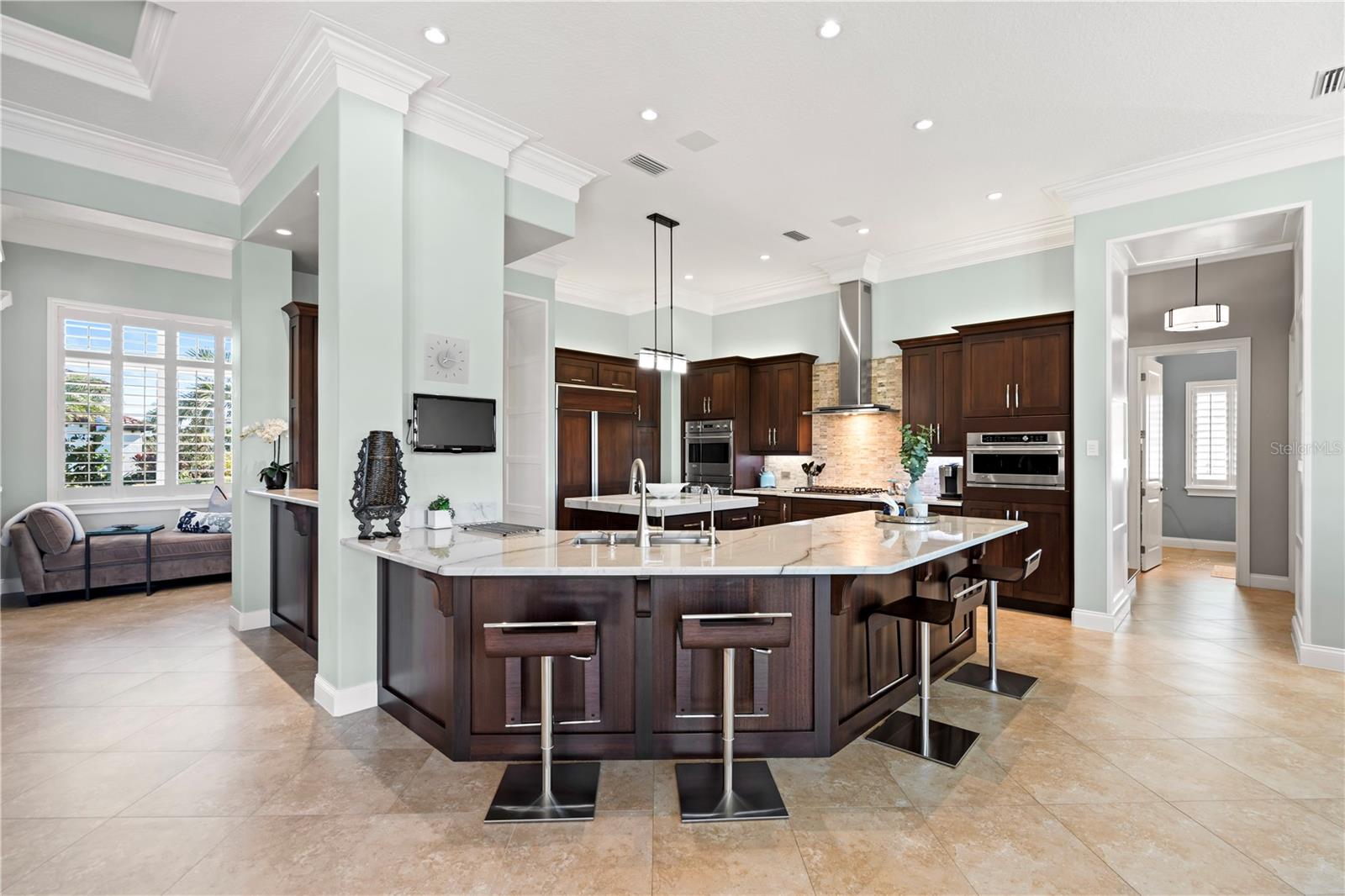 55 NORTHSHORE DR