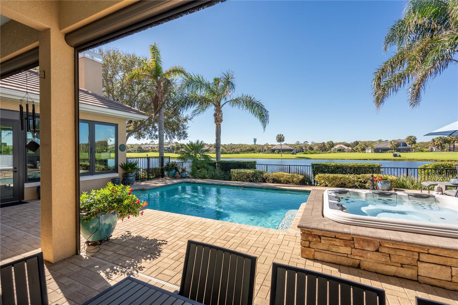 55 NORTHSHORE DR