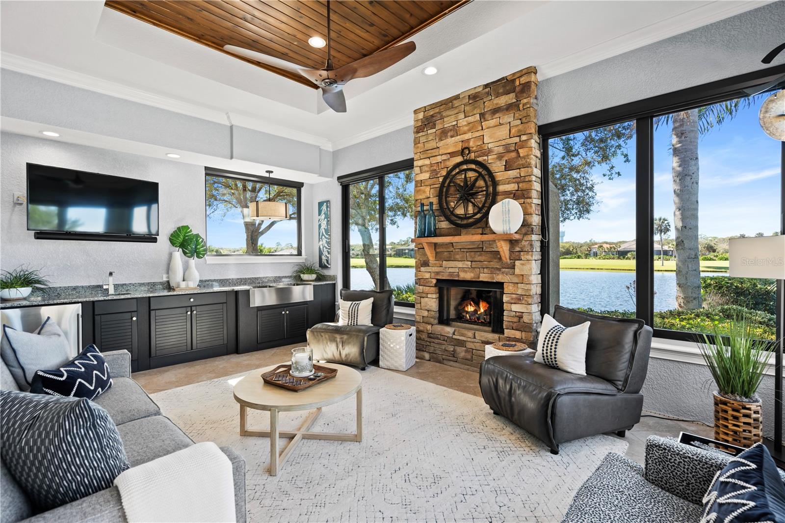 55 NORTHSHORE DR