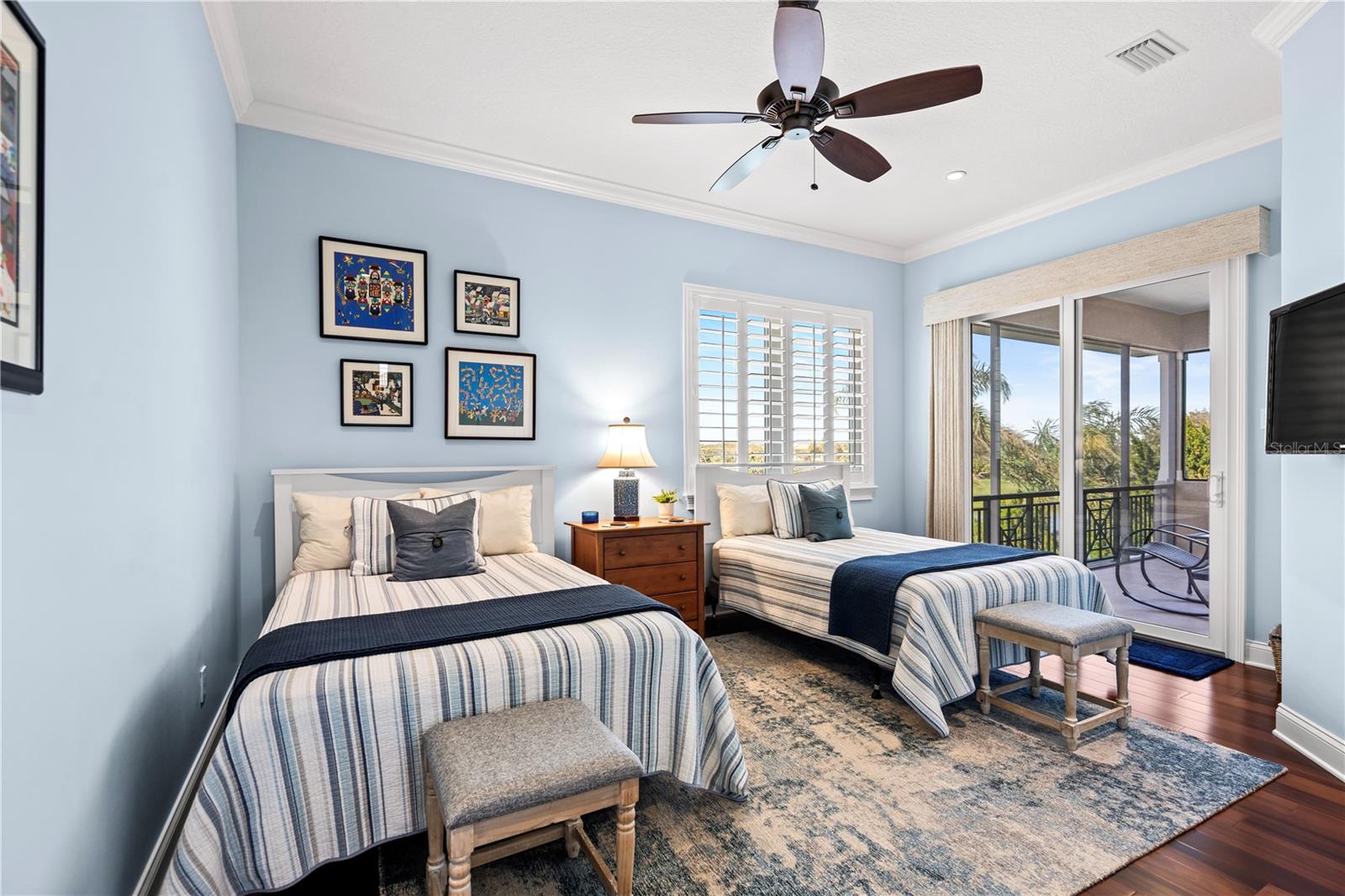 55 NORTHSHORE DR