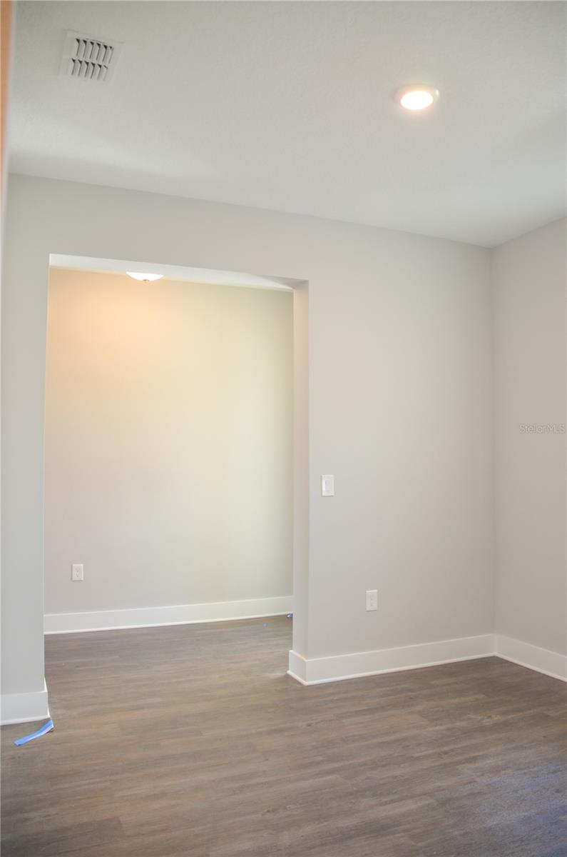 15 LONDON DR