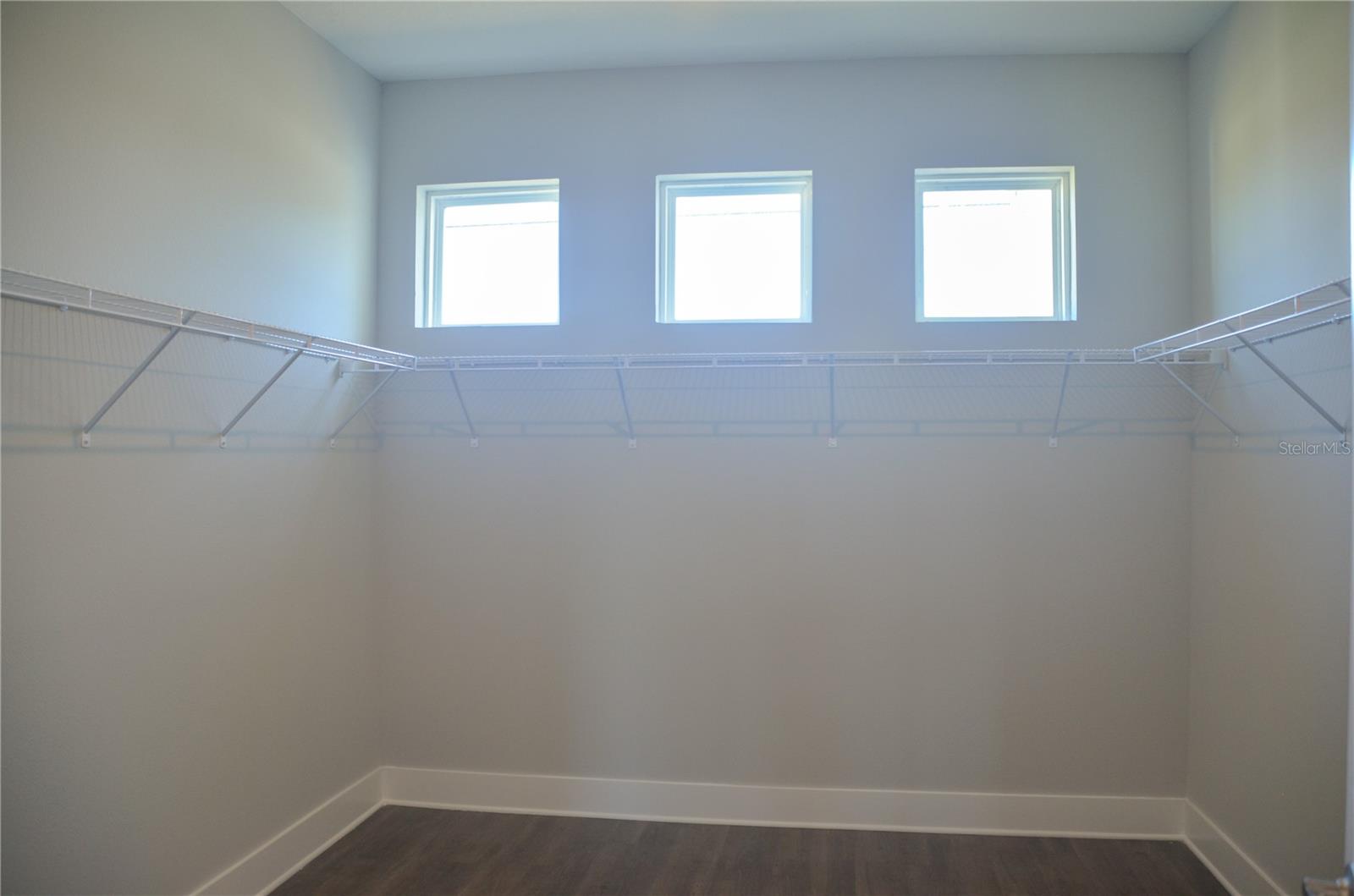 15 LONDON DR