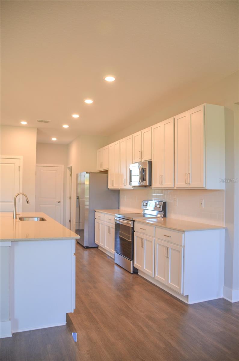 15 LONDON DR