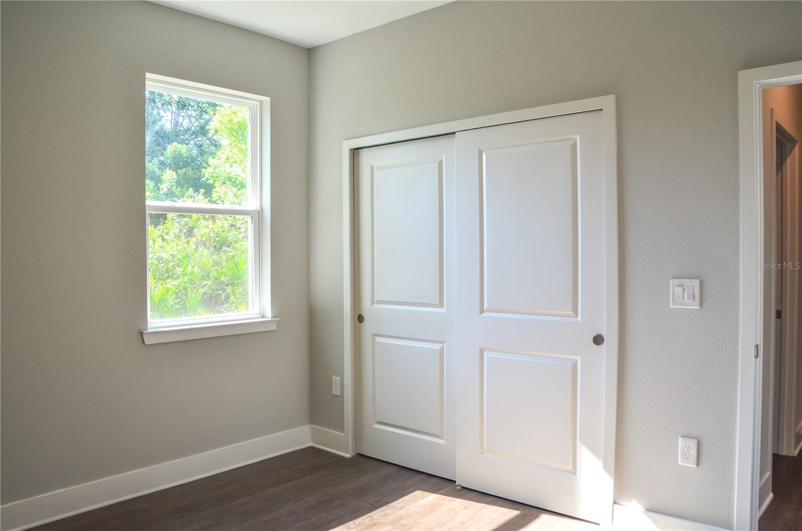 15 LONDON DR