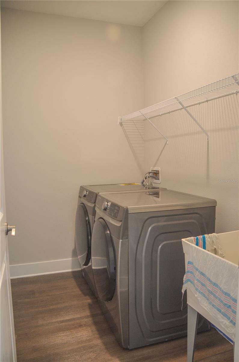 15 LONDON DR