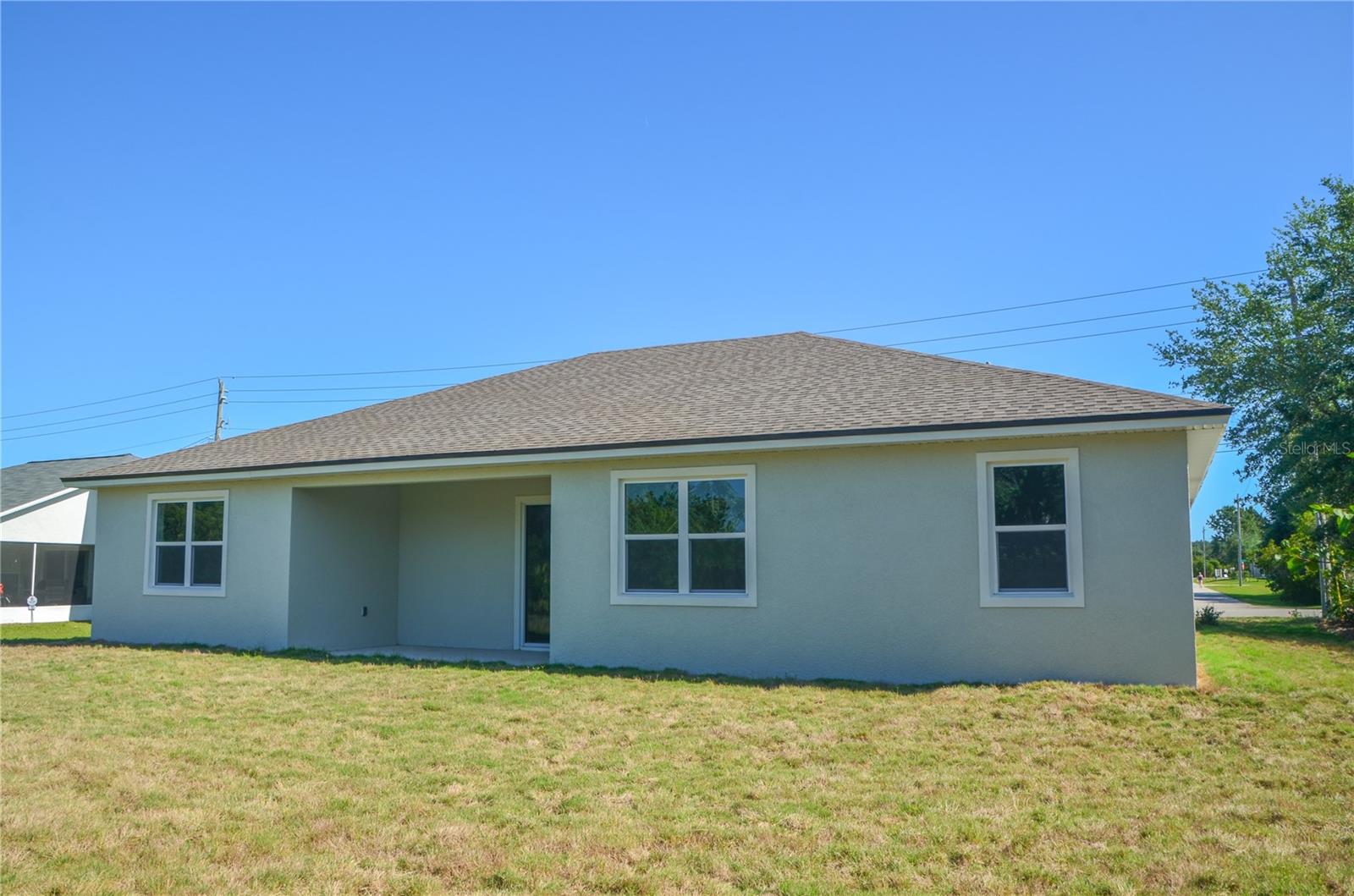 15 LONDON DR