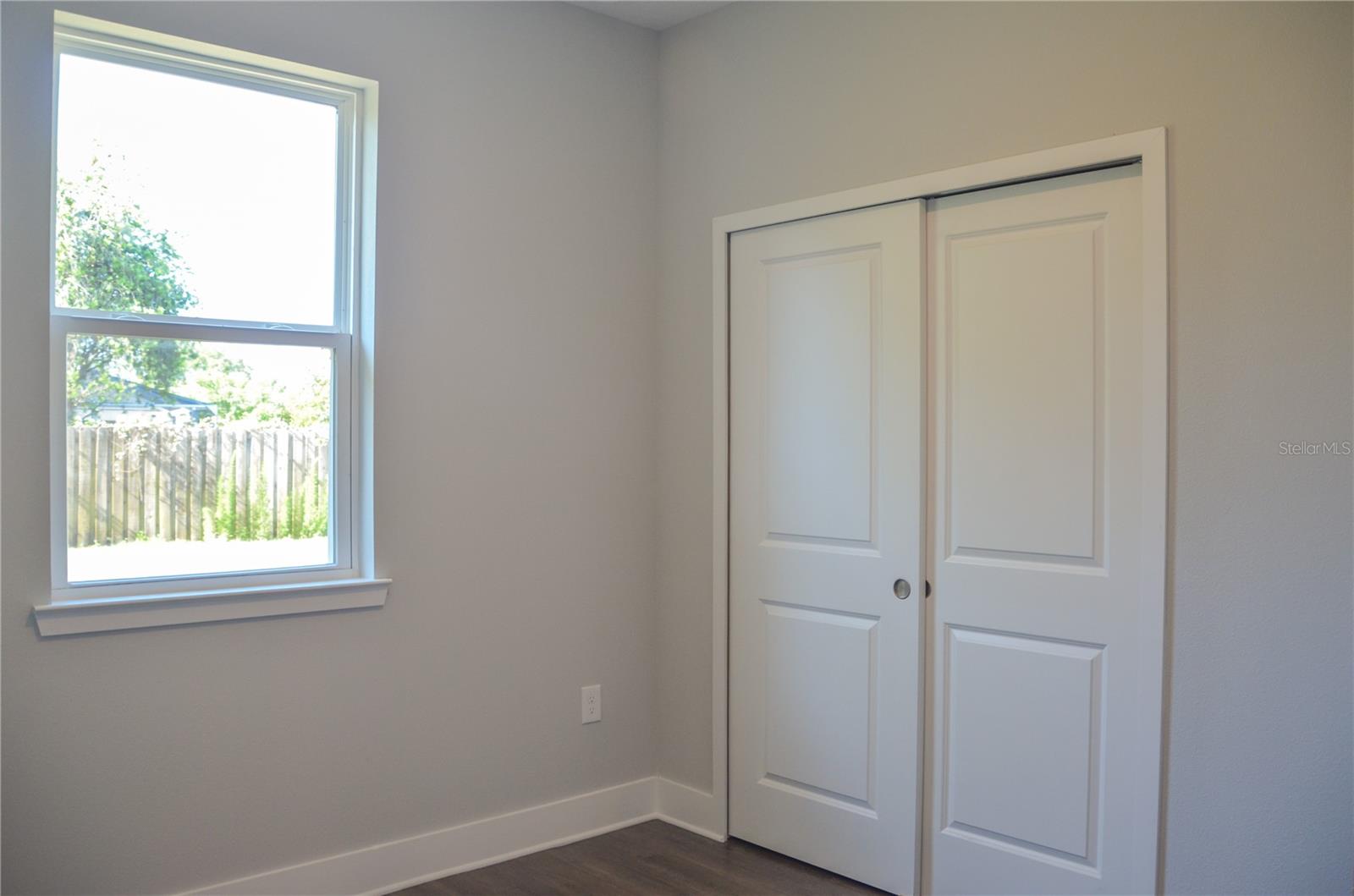 15 LONDON DR