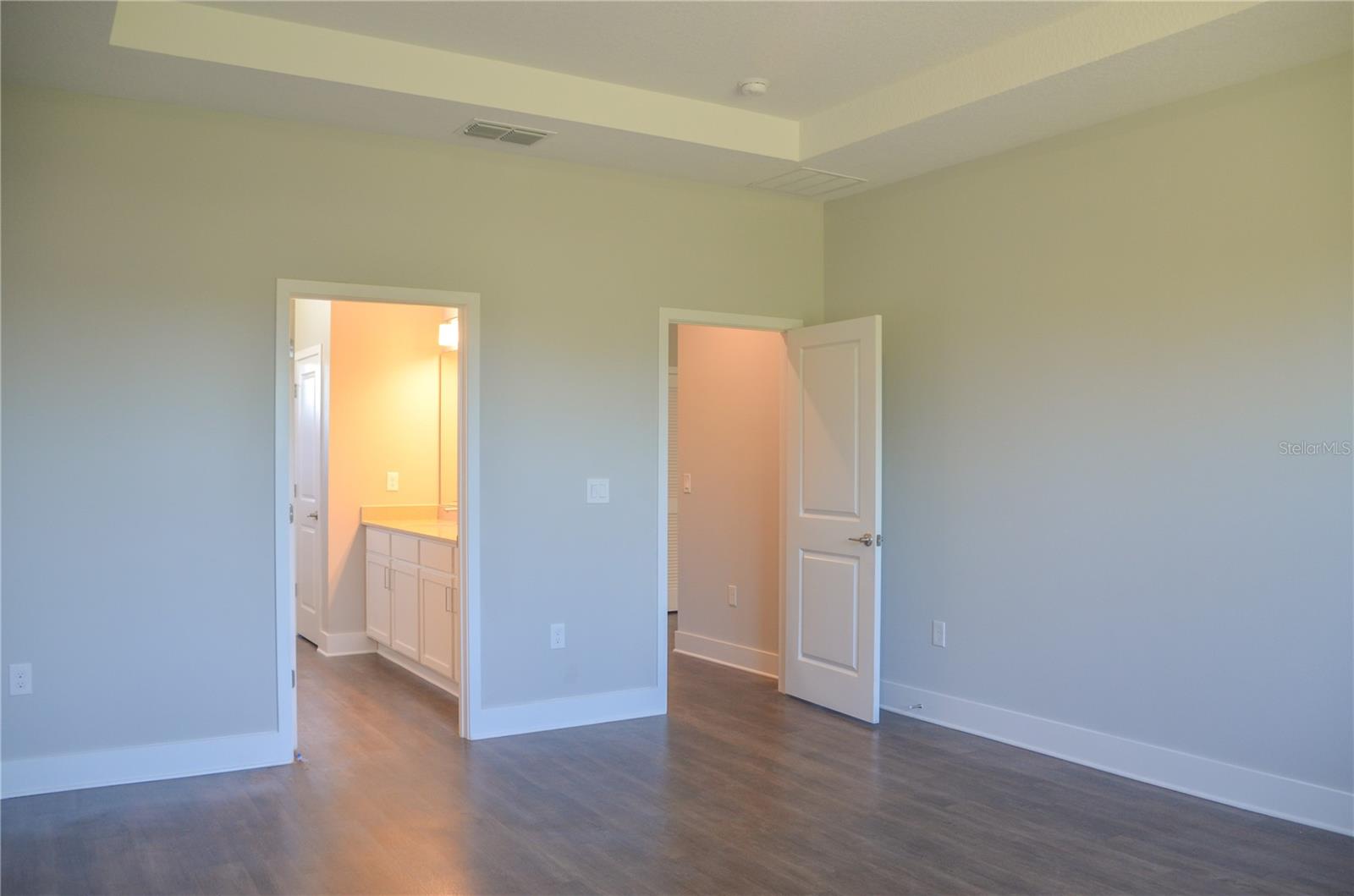 15 LONDON DR