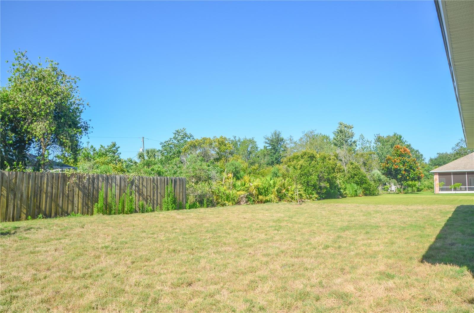 15 LONDON DR