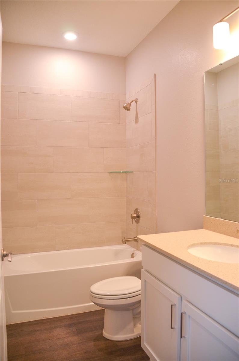 15 LONDON DR