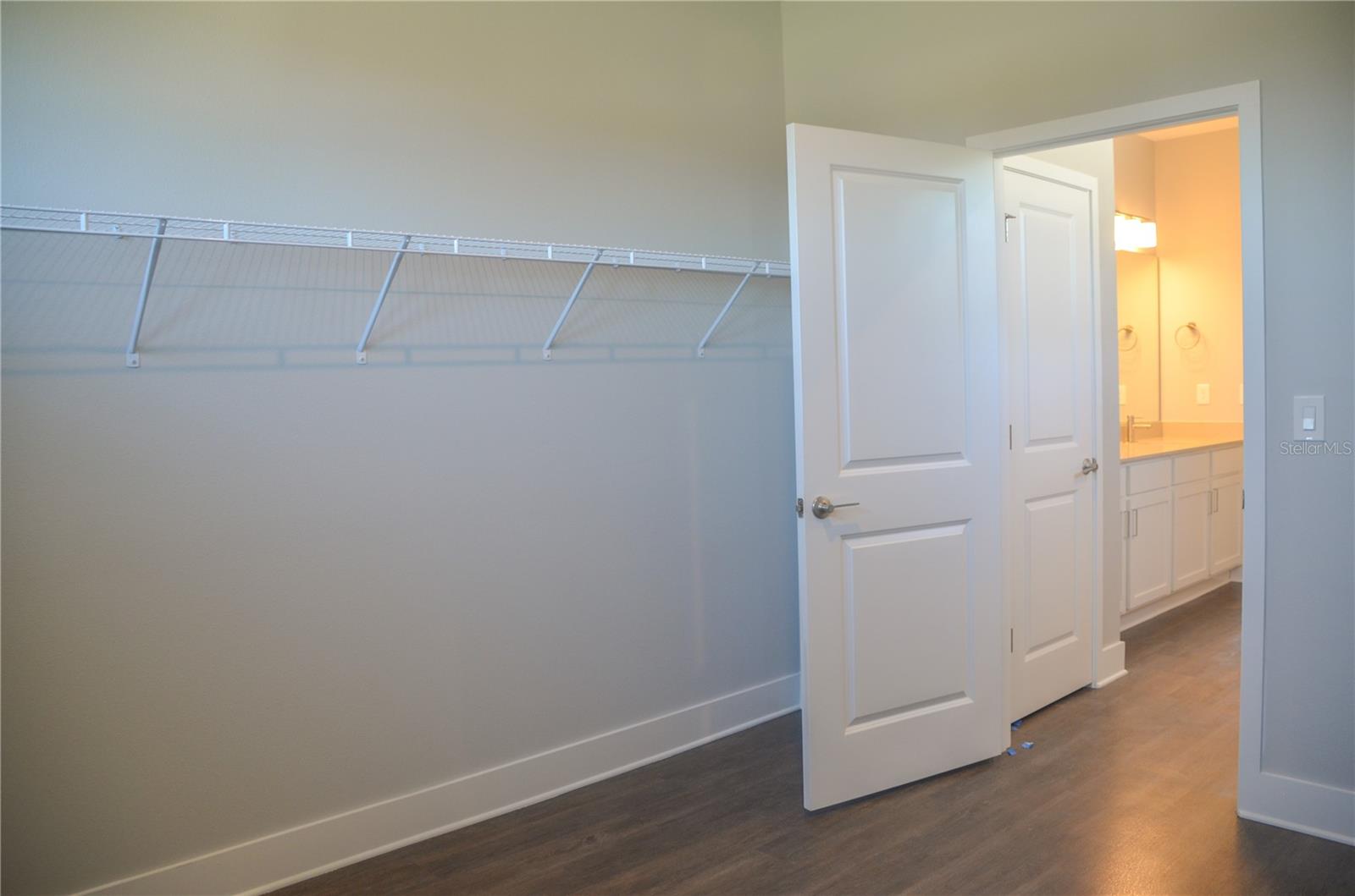 15 LONDON DR