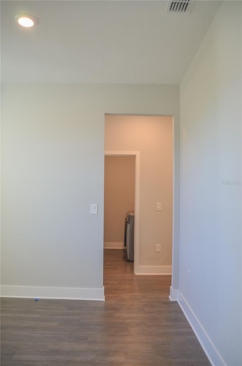 15 LONDON DR