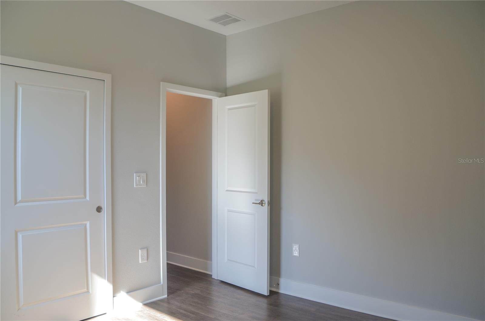 15 LONDON DR