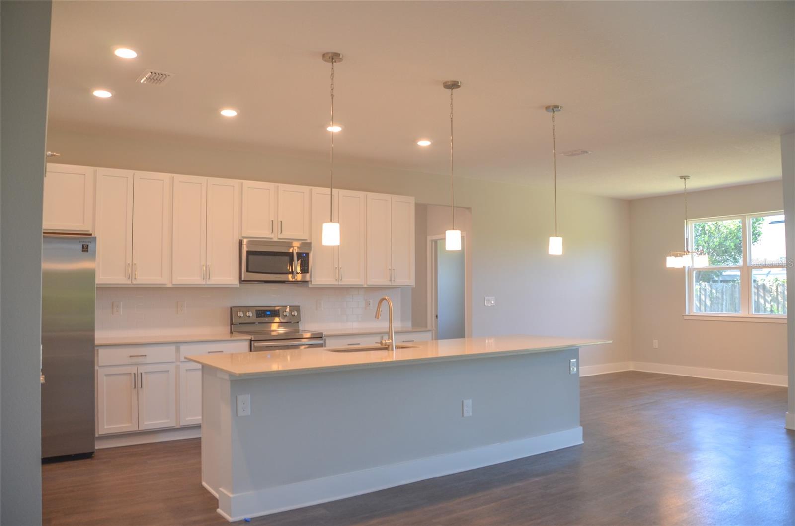 15 LONDON DR