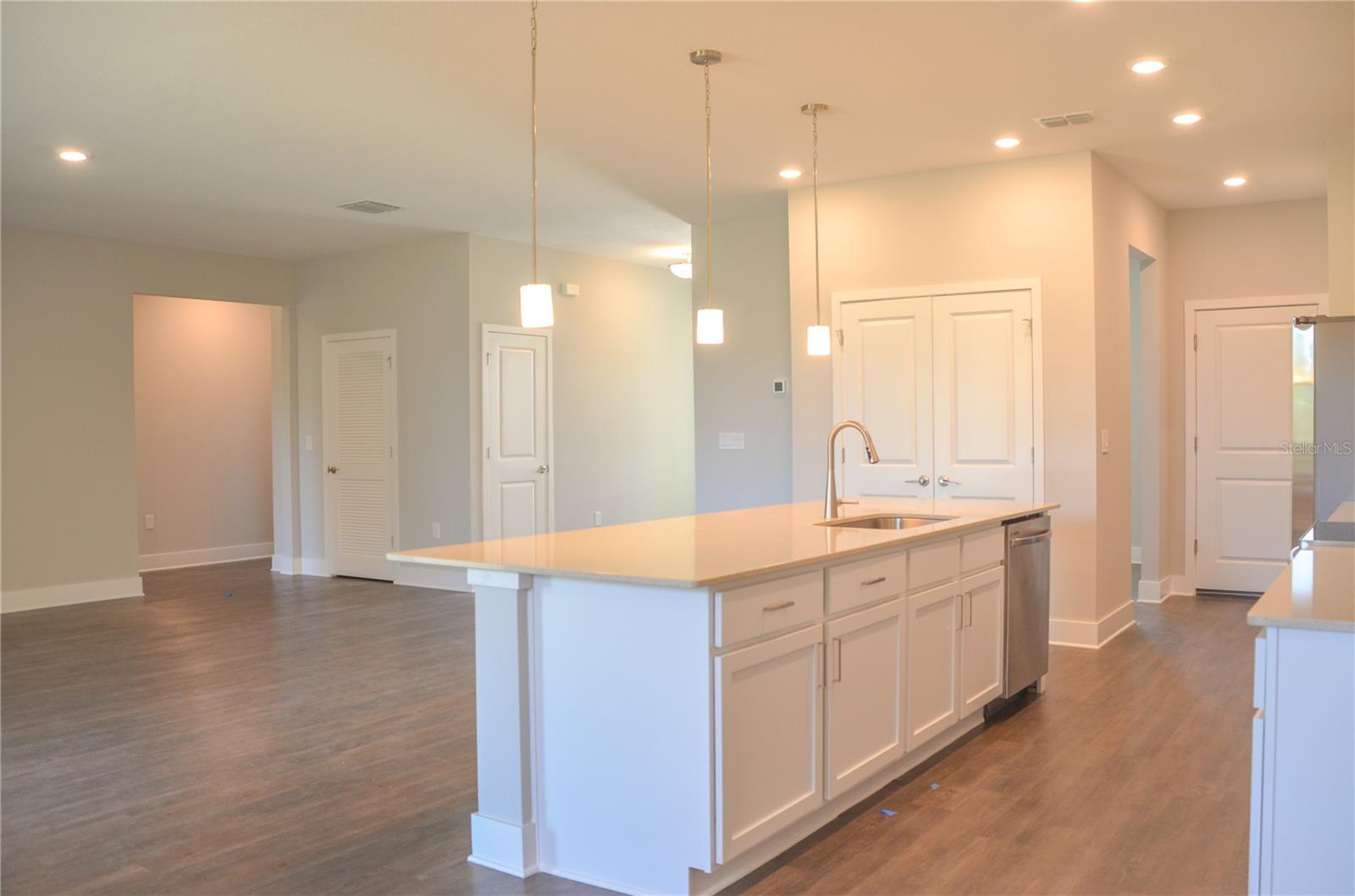 15 LONDON DR