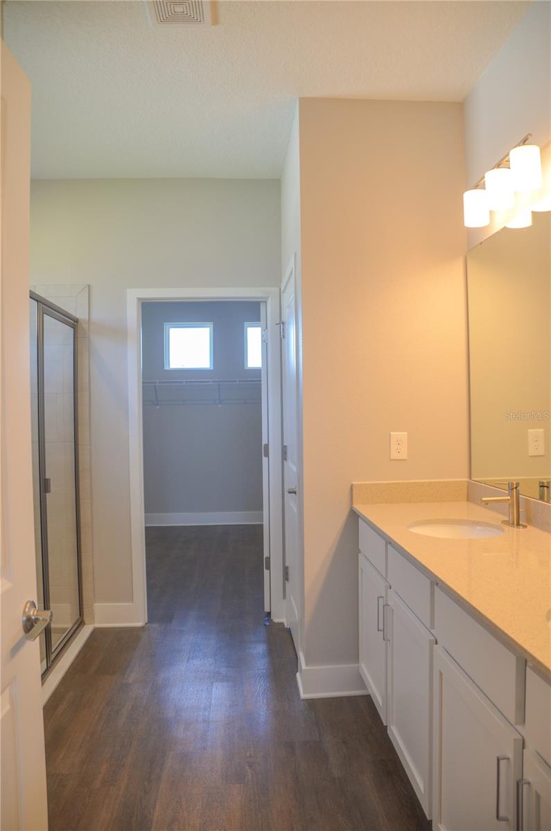 15 LONDON DR