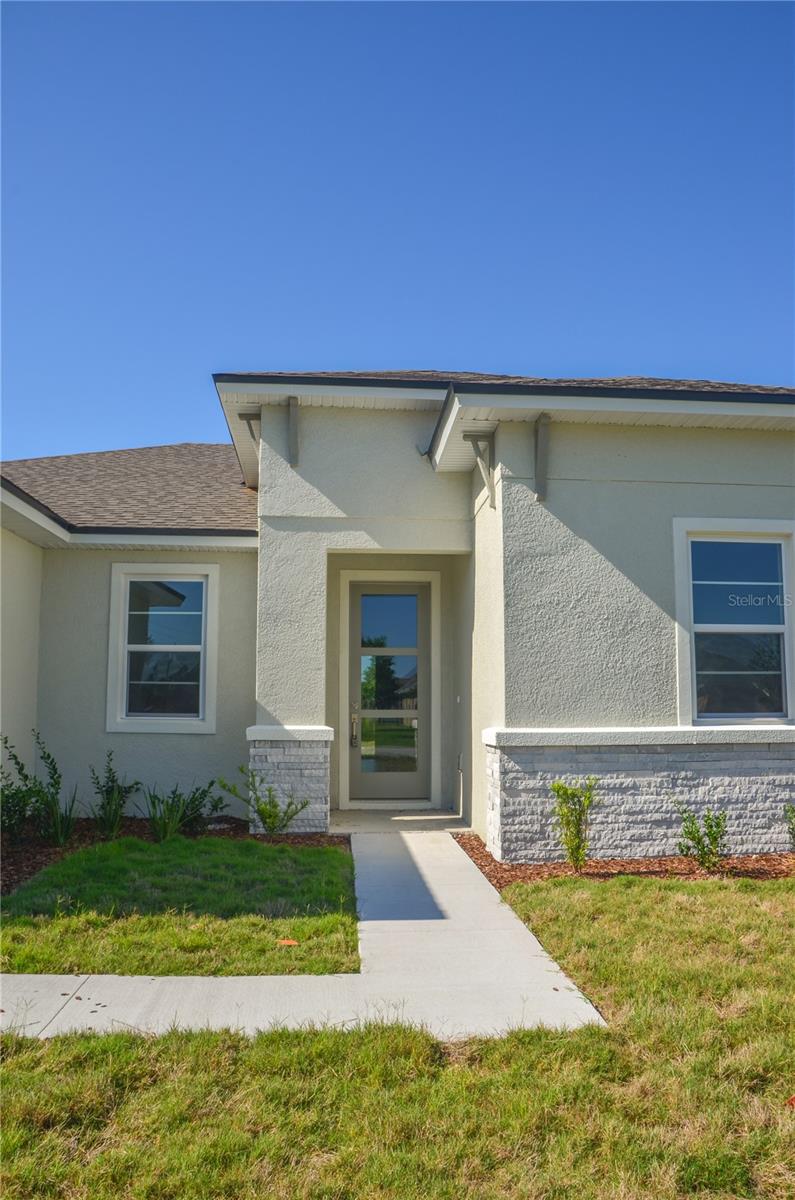 15 LONDON DR