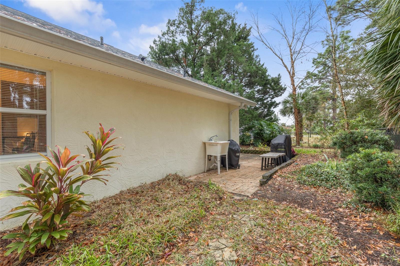 27 WHISPERING PINE DR