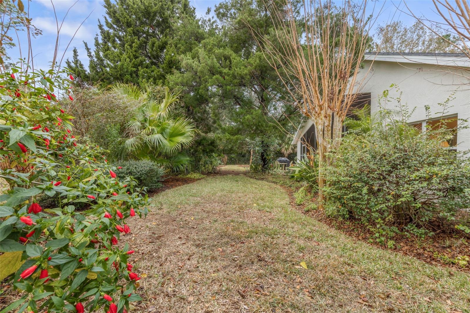 27 WHISPERING PINE DR